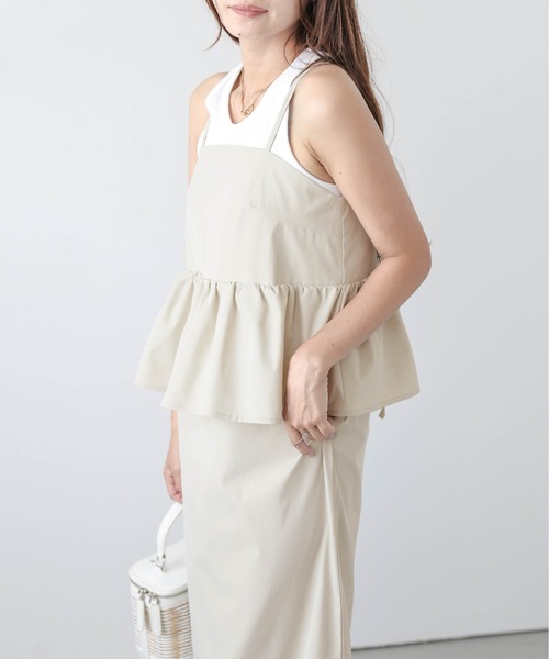 AMELY(エミリー)の「ペプラムデザインキャミワンピース(ワンピース・レディース・ベージュ/ブラック/アイボリー・フリー)」の7枚目の写真