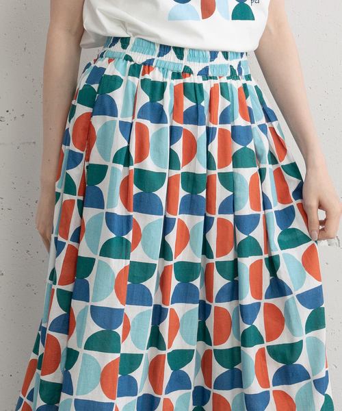 POU DOU DOU(プードゥドゥ)の「<made in INDIA>Art motif print タックギャザースカート(スカート・レディース・ピンク/ブルー・M)」の4枚目の写真