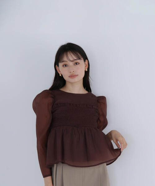 NATURAL BEAUTY BASIC（ナチュラルビューティーベーシック）の「◇ペプラムシャーリングブラウス（シャツ/ブラウス・レディース・ピンク/ダークブラウン/グレー・SMALL/MEDIUM）」の2枚目の写真