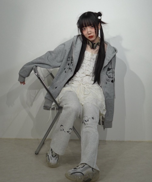 Never mind the XU / Chikashitsu+(ネバーマインド ザ エックスユー / チカシツプラス)の「【Nerd out XU】neko!! zip hoodie / 【ナードアウトエックスユー】キャットプリント猫耳ジップフーディ <着用動画あり>(パーカー・メンズ・グレー/ブラック・XL/M)」の14枚目の写真