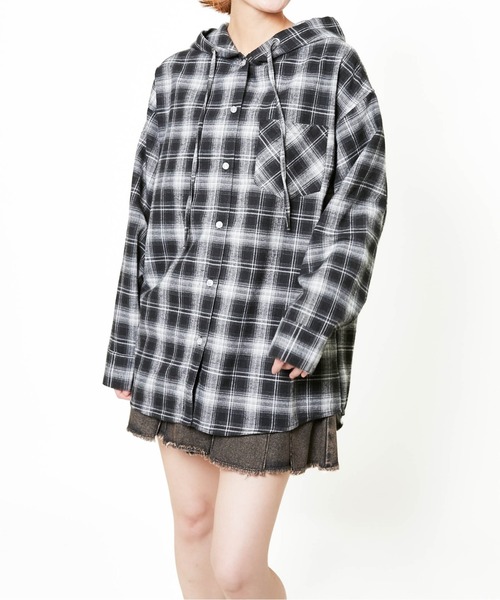 GORGE(ゴージ)の「《フード付き×起毛感チェック》レディース カジュアルシャツ 羽織り 秋冬(シャツ/ブラウス・レディース・ブラック/ブルー/ボルドー・F)」の6枚目の写真