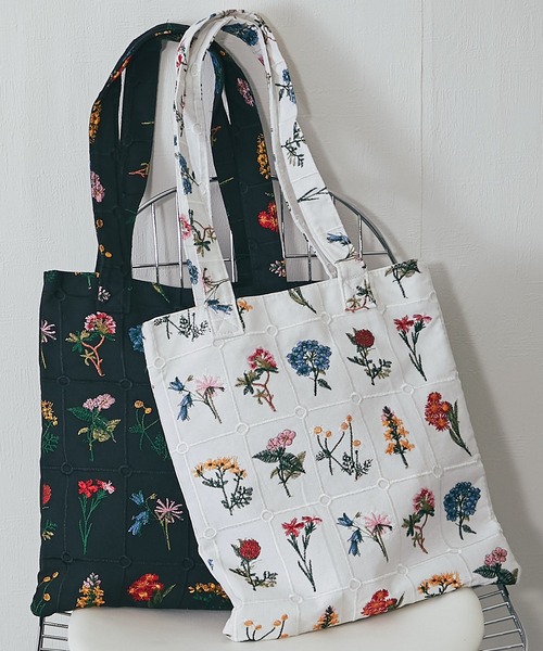 ANOTHER S（アナザーエス）の「花柄刺繍トートバッグ（トートバッグ・レディース・ホワイト/ブラック・FREE）」の11枚目の写真