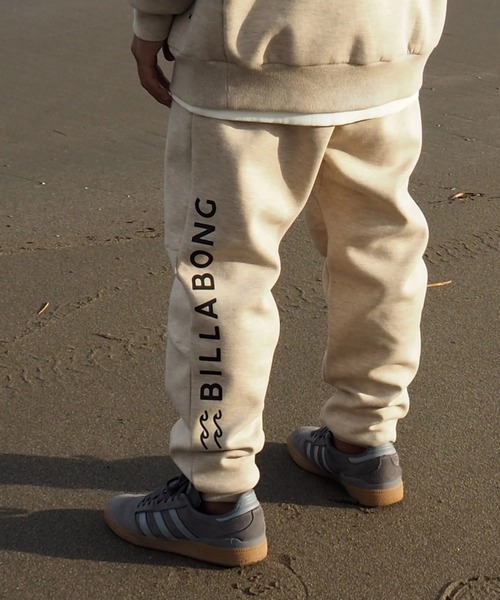 BILLABONG（ビラボン）の「BILLABONG メンズ WIDE JOGGER セットアップボトムス 【2025年秋冬モデル】/ビラボンセットアップ対応撥水加工サイドロゴプリントウエストゴムスウェットジョガーパンツ（スウェットパンツ・メンズ・グレー/サンドベージュ/ブラック・LARGE/MEDIUM/X-LARGE）」の20枚目の写真