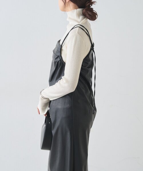 SHENERY（シーナリー）の「レザーキャミワンピース（ワンピース・レディース・ブラック・36/38）」の9枚目の写真