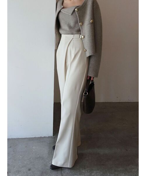 LAGUNAMOON（ラグナムーン）の「ウエストアシンメトリーセミフレアパンツ（その他パンツ・レディース・チャコールグレー/アイボリー・SMALL/MEDIUM）」の2枚目の写真