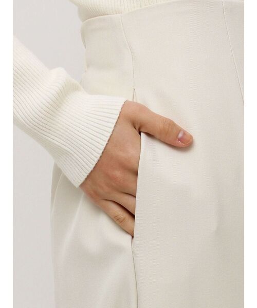 LAGUNAMOON（ラグナムーン）の「ウエストアシンメトリーセミフレアパンツ（その他パンツ・レディース・チャコールグレー/アイボリー・SMALL/MEDIUM）」の15枚目の写真