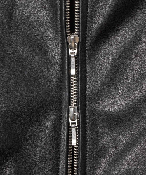 allureville（アルアバイル）の「スタンドカラーレザーライダースジャケット（ライダースジャケット・レディース・ブラック/ブラウン・1/2）」の9枚目の写真
