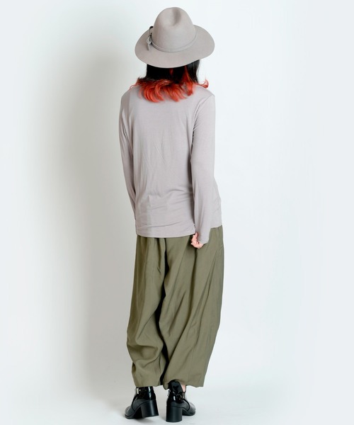 MARAI(マーライ)の「とろみボートネック 長袖Tシャツ カットソー(Tシャツ/カットソー・レディース・ブラウン/ホワイト/グレー/ブラック・XL/L)」の16枚目の写真