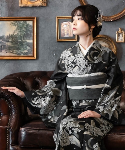 kimonomachi（キモノマチ）の「レディース 洗える着物 単品 袷着物 M/L サイズ　KIMONOMACHI オリジナル　銀木犀 白木蓮 アラベスク南天 牡丹 着物単品　小紋（着物・レディース・ラベンダー/グレイッシュベージュ/ブラック/ブラック系/キナリ/ダークブラウン/チャコールグレー/モーブ系・L/M）」の4枚目の写真