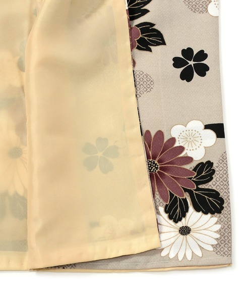 kimonomachi（キモノマチ）の「レディース 洗える着物 単品 袷着物 M/L サイズ　KIMONOMACHI オリジナル　銀木犀 白木蓮 アラベスク南天 牡丹 着物単品　小紋（着物・レディース・ラベンダー/グレイッシュベージュ/ブラック/ブラック系/キナリ/ダークブラウン/チャコールグレー/モーブ系・L/M）」の12枚目の写真
