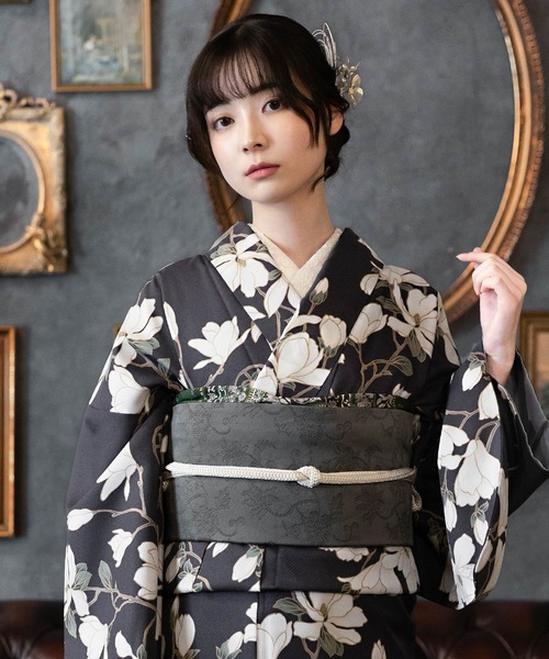 kimonomachi（キモノマチ）の「レディース 洗える着物 単品 袷着物 M/L サイズ　KIMONOMACHI オリジナル　銀木犀 白木蓮 アラベスク南天 牡丹 着物単品　小紋（着物・レディース・ラベンダー/グレイッシュベージュ/ブラック/ブラック系/キナリ/ダークブラウン/チャコールグレー/モーブ系・L/M）」の14枚目の写真