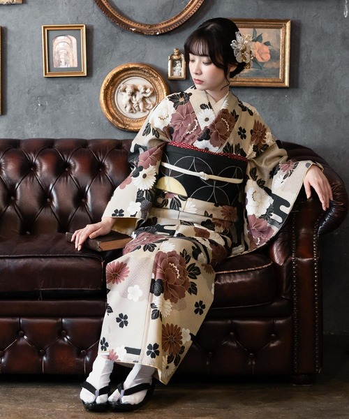 kimonomachi（キモノマチ）の「レディース 洗える着物 単品 袷着物 M/L サイズ　KIMONOMACHI オリジナル　銀木犀 白木蓮 アラベスク南天 牡丹 着物単品　小紋（着物・レディース・ラベンダー/グレイッシュベージュ/ブラック/ブラック系/キナリ/ダークブラウン/チャコールグレー/モーブ系・L/M）」の9枚目の写真