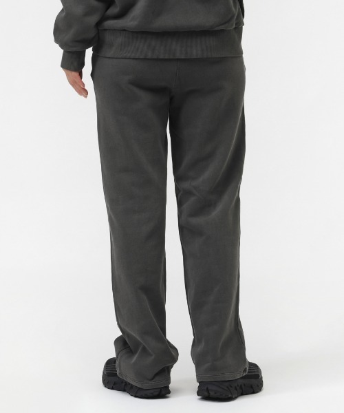 NEW ERA（ニューエラ）の「ニューエラ  WS SWEAT PANTS GARMENT DYE CHA（スウェットパンツ・レディース・チャコールグレー・S/M）」の2枚目の写真