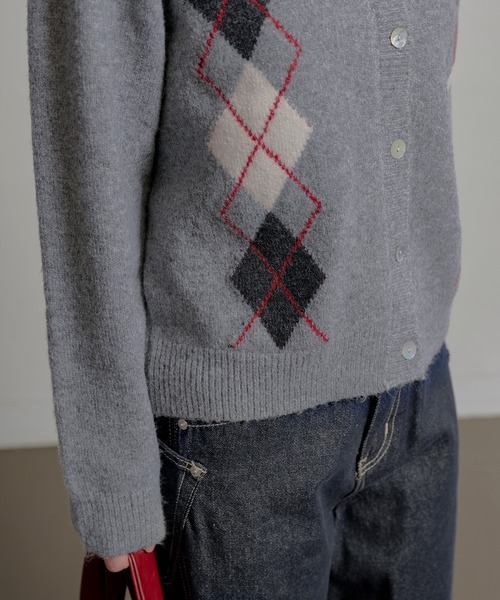 UNE MANSION（ユヌマンション）の「シェルボタンバイカラーダイヤアーガイルニットカーディガン（ニット/セーター・レディース・ネイビー/アイボリー/グレー・FREE）」の11枚目の写真