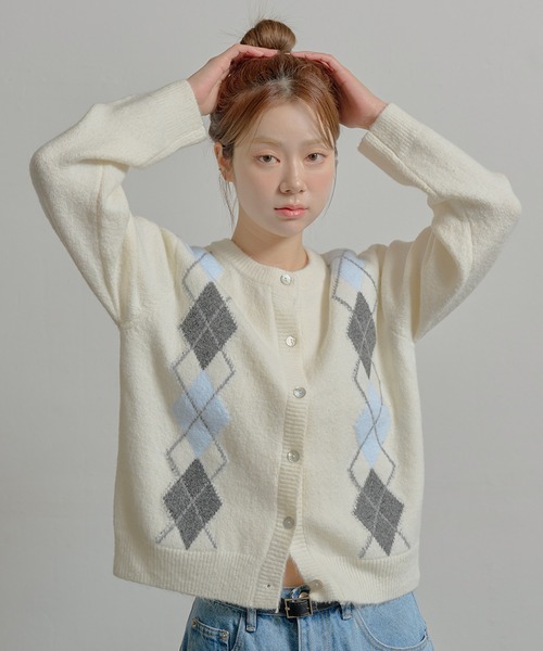 UNE MANSION（ユヌマンション）の「シェルボタンバイカラーダイヤアーガイルニットカーディガン（ニット/セーター・レディース・ネイビー/アイボリー/グレー・FREE）」の19枚目の写真