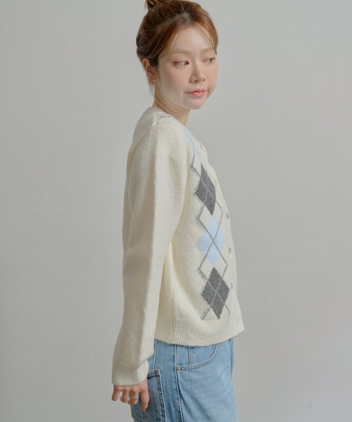 UNE MANSION（ユヌマンション）の「シェルボタンバイカラーダイヤアーガイルニットカーディガン（ニット/セーター・レディース・ネイビー/アイボリー/グレー・FREE）」の20枚目の写真