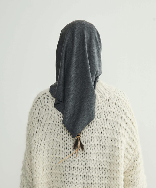 La Maison de Lyllis(メゾンドリリス)の「La Maison de Lyllis/ラ メゾン ド リリス KERCHIEF / 2253036 / ウールスカーフ(バンダナ/スカーフ・レディース・チャコールグレー/ブラック/ベージュ・ONE SIZE)」の5枚目の写真