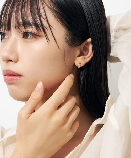 Jewel closet by L&Co.（ジュエルクローゼットバイエルアンドコー）の「K10 スワン/白鳥 カラーストーン ピアス（ピアス（両耳用）・レディース・ゴールド系1/ゴールド系2・FREE）」の5枚目の写真
