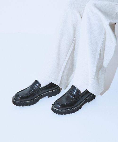 JEANASIS(ジーナシス)の「【抗菌防臭テープ付き】サイドステッチローファー/599012(ローファー・レディース・ブラック/ブラウン系その他・MEDIUM/LARGE)」の2枚目の写真