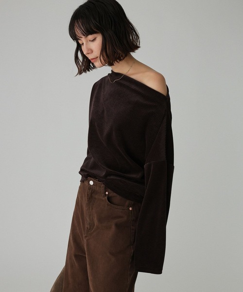 BABYLONE（バビロン）の「【洗濯可】ベロアドレーププルオーバー（Tシャツ/カットソー・レディース・ブラウン/モカ/アイボリー/ダークブルー・フリー）」の6枚目の写真
