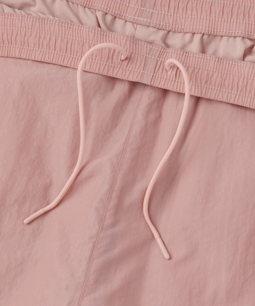 MUSINSA STANDARD WOMAN（ムシンサスタンダードウーマン）の「ウィメンズナイロンワイドストリングパンツ[ピーチ]（その他パンツ・レディース・その他・24/26/28/30）」の4枚目の写真