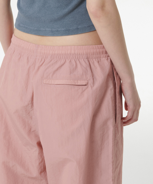 MUSINSA STANDARD WOMAN（ムシンサスタンダードウーマン）の「ウィメンズナイロンワイドストリングパンツ[ピーチ]（その他パンツ・レディース・その他・24/26/28/30）」の5枚目の写真