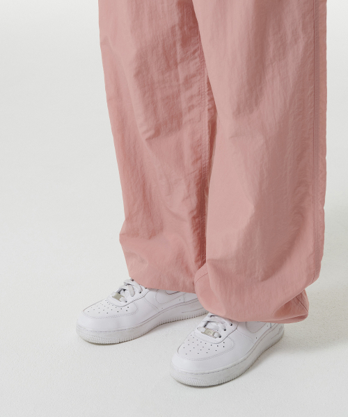 MUSINSA STANDARD WOMAN（ムシンサスタンダードウーマン）の「ウィメンズナイロンワイドストリングパンツ[ピーチ]（その他パンツ・レディース・その他・24/26/28/30）」の8枚目の写真