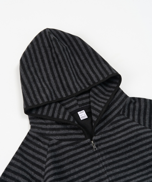 TOFFEE(トフィー)の「ストライプフリースフードジップアップ (チャコール/ブラック)(その他アウター・メンズ・その他・MEDIUM/LARGE/X-LARGE)」の2枚目の写真