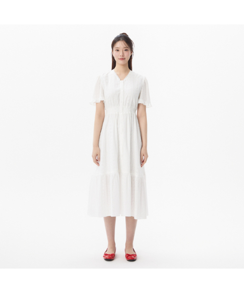 PLASTIC ISLAND（プラスティックアイランド）の「アイレット刺繍スモッキングワンピース PR2WO989（ワンピース・レディース・ホワイト・SMALL/MEDIUM/X-SMALL）」の2枚目の写真