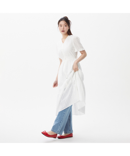 PLASTIC ISLAND（プラスティックアイランド）の「アイレット刺繍スモッキングワンピース PR2WO989（ワンピース・レディース・ホワイト・SMALL/MEDIUM/X-SMALL）」の4枚目の写真