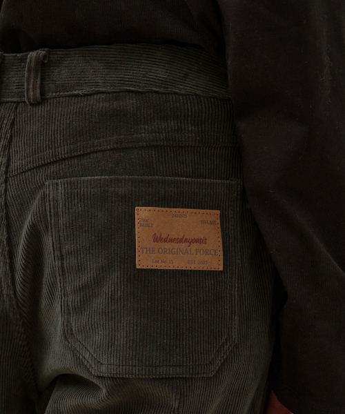 WEDNESDAY OASIS(ウェンズデーオアシス)の「プレーンコーデュロイワイドパンツ_KHAKI(W25-PT39)(その他パンツ・メンズ・カーキ・MEDIUM/LARGE)」の4枚目の写真
