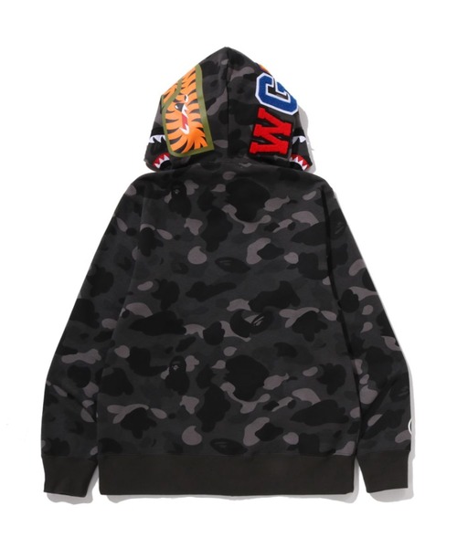 A BATHING APE(アベイシングエイプ)の「COLOR CAMO SHARK FULL ZIP HOODIE(パーカー・メンズ・ブラック/パープル/ネイビー/レッド・X-LARGE/SMALL/XXX-LARGE/XX-LARGE/LARGE/MEDIUM)」の9枚目の写真