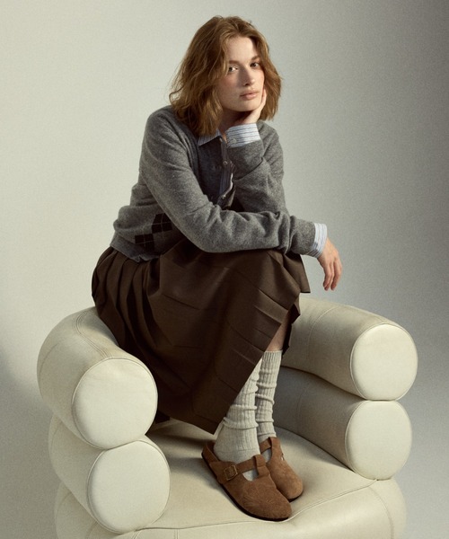 Mardi Mercredi(マルディメクルディ)の「CLASSIQUE T-STRAP SUEDE MULE / クラシック ストラップ スウェード ミュール サンダル(スリッポン・レディース・サンドベージュ/ブラウン/スモークピンク/ブラック/ダークブラウン/ピンク・23cm/24cm/25cm)」の12枚目の写真