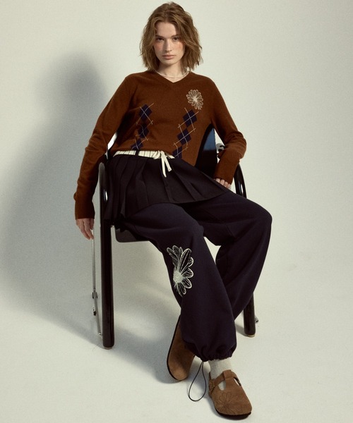 Mardi Mercredi(マルディメクルディ)の「CLASSIQUE T-STRAP SUEDE MULE / クラシック ストラップ スウェード ミュール サンダル(スリッポン・レディース・サンドベージュ/ブラウン/スモークピンク/ブラック/ダークブラウン/ピンク・23cm/24cm/25cm)」の13枚目の写真