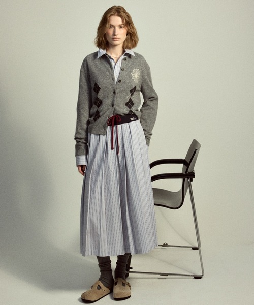 Mardi Mercredi(マルディメクルディ)の「CLASSIQUE T-STRAP SUEDE MULE / クラシック ストラップ スウェード ミュール サンダル(スリッポン・レディース・サンドベージュ/ブラウン/スモークピンク/ブラック/ダークブラウン/ピンク・23cm/24cm/25cm)」の9枚目の写真