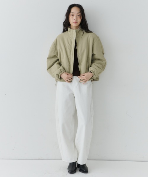 NUJOH(ヌゾ)の「Minimal Stand Collar Blouson / ミニマルスタンドカラーブルゾン(ブルゾン・レディース・グレー/カーキ・FREE)」の17枚目の写真