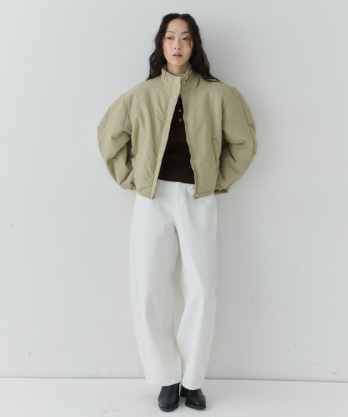 NUJOH(ヌゾ)の「Minimal Stand Collar Blouson / ミニマルスタンドカラーブルゾン(ブルゾン・レディース・グレー/カーキ・FREE)」の18枚目の写真