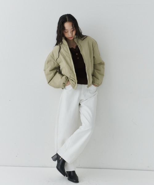 NUJOH(ヌゾ)の「Minimal Stand Collar Blouson / ミニマルスタンドカラーブルゾン(ブルゾン・レディース・グレー/カーキ・FREE)」の19枚目の写真