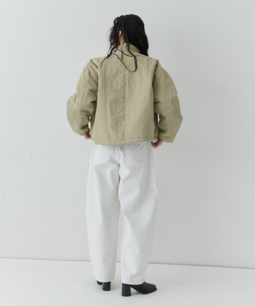 NUJOH(ヌゾ)の「Minimal Stand Collar Blouson / ミニマルスタンドカラーブルゾン(ブルゾン・レディース・グレー/カーキ・FREE)」の21枚目の写真