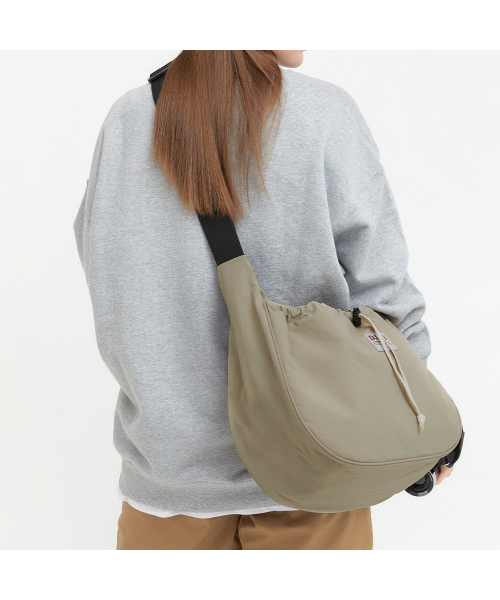 D.LAB（ディラップ）の「ネディアラウンドストリングクロスバッグ - ベージュ（メッセンジャーバッグ・レディース・その他・FREE）」の2枚目の写真