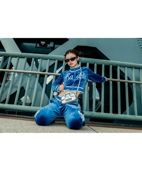 PUMA（プーマ）の「プーマ 【PUMA】-  メタリック マイクロ バッグ【PUMA-1976 METALLIC MICRO GRIP BAG GLACIAL GRAY / PUMA BLACK【92485-01】SILVER】（ショルダーバッグ・レディース・シルバー×ブラック・ONE SIZE）」の9枚目の写真