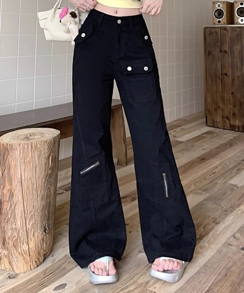 &soiree(アンドソワレ)の「ランダムポケットストレートパンツ(デニムパンツ・レディース・ブラック・X-LARGE/LARGE/MEDIUM/SMALL)」の3枚目の写真