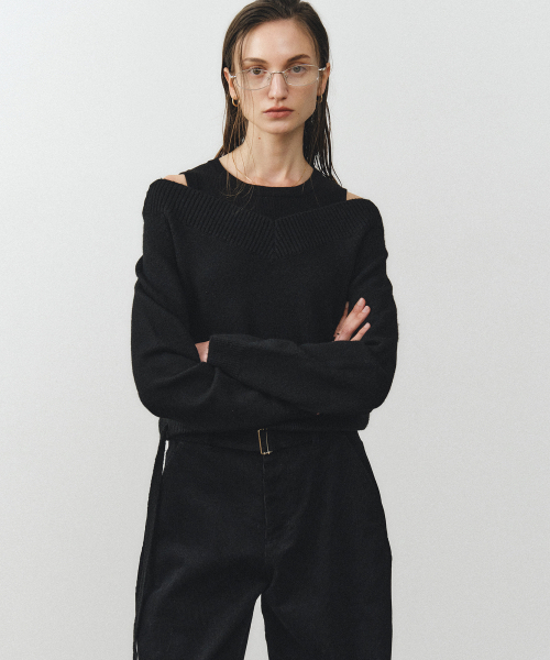 NOIRER FOR WOMAN(ノイアーフォーウーマン)の「ツーベイオフショルダーブイネックニット(ブラック)(ニット/セーター・レディース・その他・FREE)」の1枚目の写真
