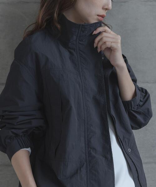 URBAN RESEARCH Sonny Label(アーバンリサーチサニーレーベル)の「撥水スタンドカラーナイロンブルゾン(ナイロンジャケット・レディース・ベージュ系その他/ホワイト系その他/ブラック・FREE)」の18枚目の写真