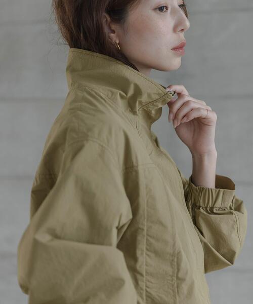 URBAN RESEARCH Sonny Label(アーバンリサーチサニーレーベル)の「撥水スタンドカラーナイロンブルゾン(ナイロンジャケット・レディース・ベージュ系その他/ホワイト系その他/ブラック・FREE)」の5枚目の写真