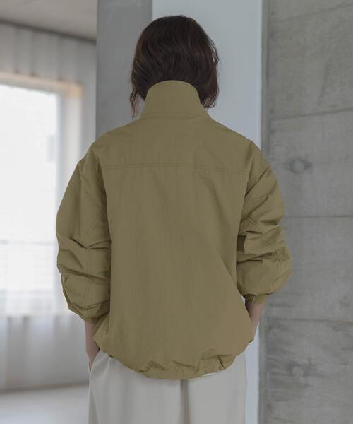 URBAN RESEARCH Sonny Label(アーバンリサーチサニーレーベル)の「撥水スタンドカラーナイロンブルゾン(ナイロンジャケット・レディース・ベージュ系その他/ホワイト系その他/ブラック・FREE)」の9枚目の写真