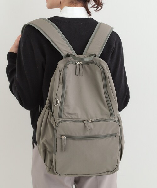 SHOO・LA・RUE（シューラルー）の「【撥水/13ポケット】ワンタッチショルダー 自立リュック（バックパック/リュック・レディース・ナチュラル/ブラック・00）」の5枚目の写真