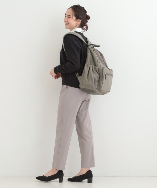 SHOO・LA・RUE（シューラルー）の「【撥水/13ポケット】ワンタッチショルダー 自立リュック（バックパック/リュック・レディース・ナチュラル/ブラック・00）」の6枚目の写真