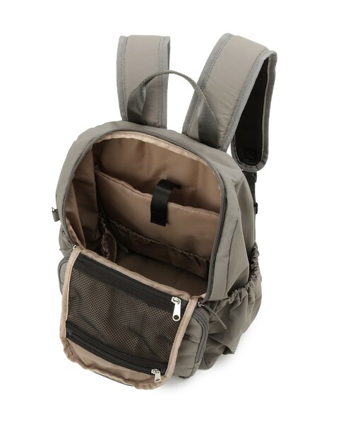 SHOO・LA・RUE（シューラルー）の「【撥水/13ポケット】ワンタッチショルダー 自立リュック（バックパック/リュック・レディース・ナチュラル/ブラック・00）」の14枚目の写真