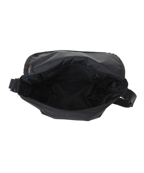 Manhattan Portage（マンハッタンポーテージ）の「NYLON MESSENGER BAG (XS) BP W/DIV MGNT 500D CORDURA DPL（メッセンジャーバッグ・レディース・ブラック・X-SMALL）」の6枚目の写真